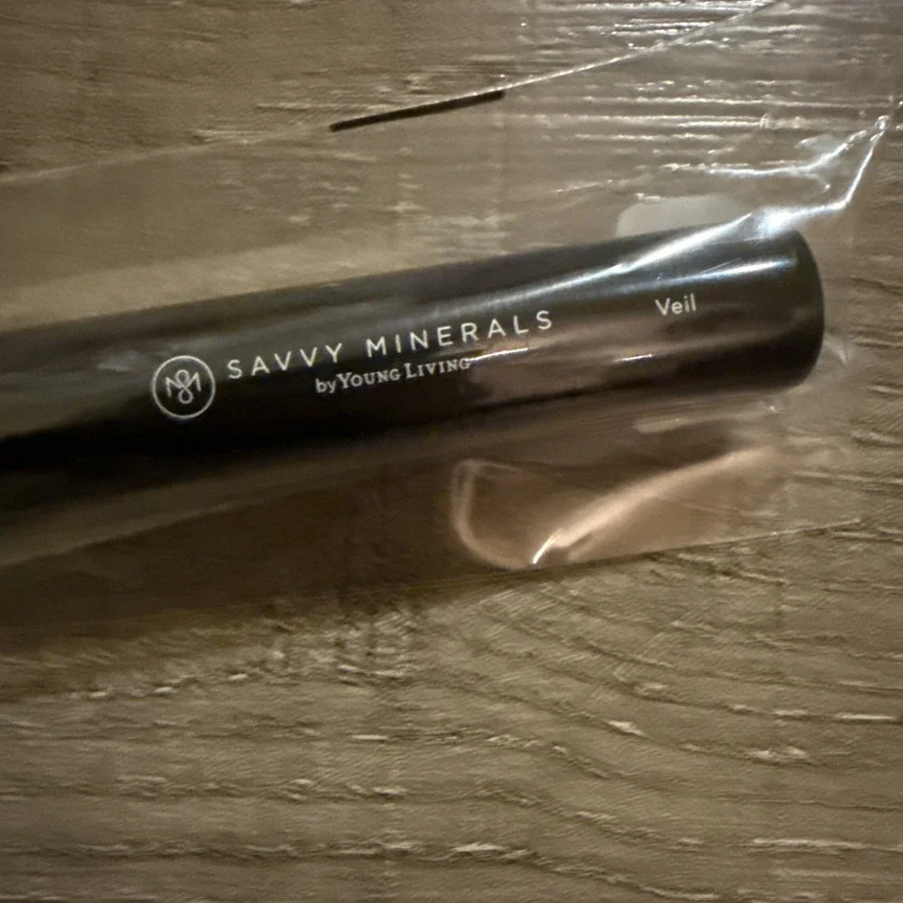 Savvy Minerals By Young Living Veil Makeup Brush #20837 v.1